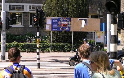 verkiezingsbord op Roelof Hartplein